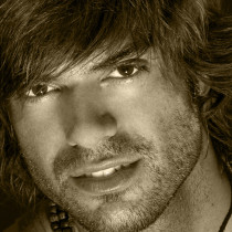 Imagen Frontal de Pedro Enrique