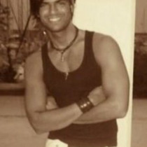 Pedro Enrique imagen medio cuerpo