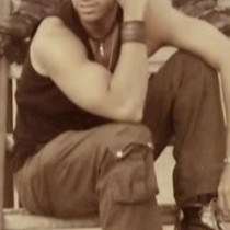 Imagen de Pedro Enrique en escaleras