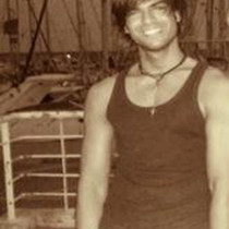 Pedro Enrique en el puerto de su estudio