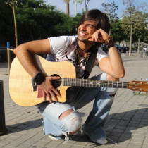 Pedro Enrique con su guitarra