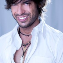 Pedro-Enrique-España-Vuela-Vuela-Vuela-Cantante